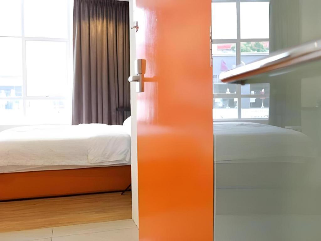 1 Hotel Taman Connaught Kuala Lumpur Exterior foto
